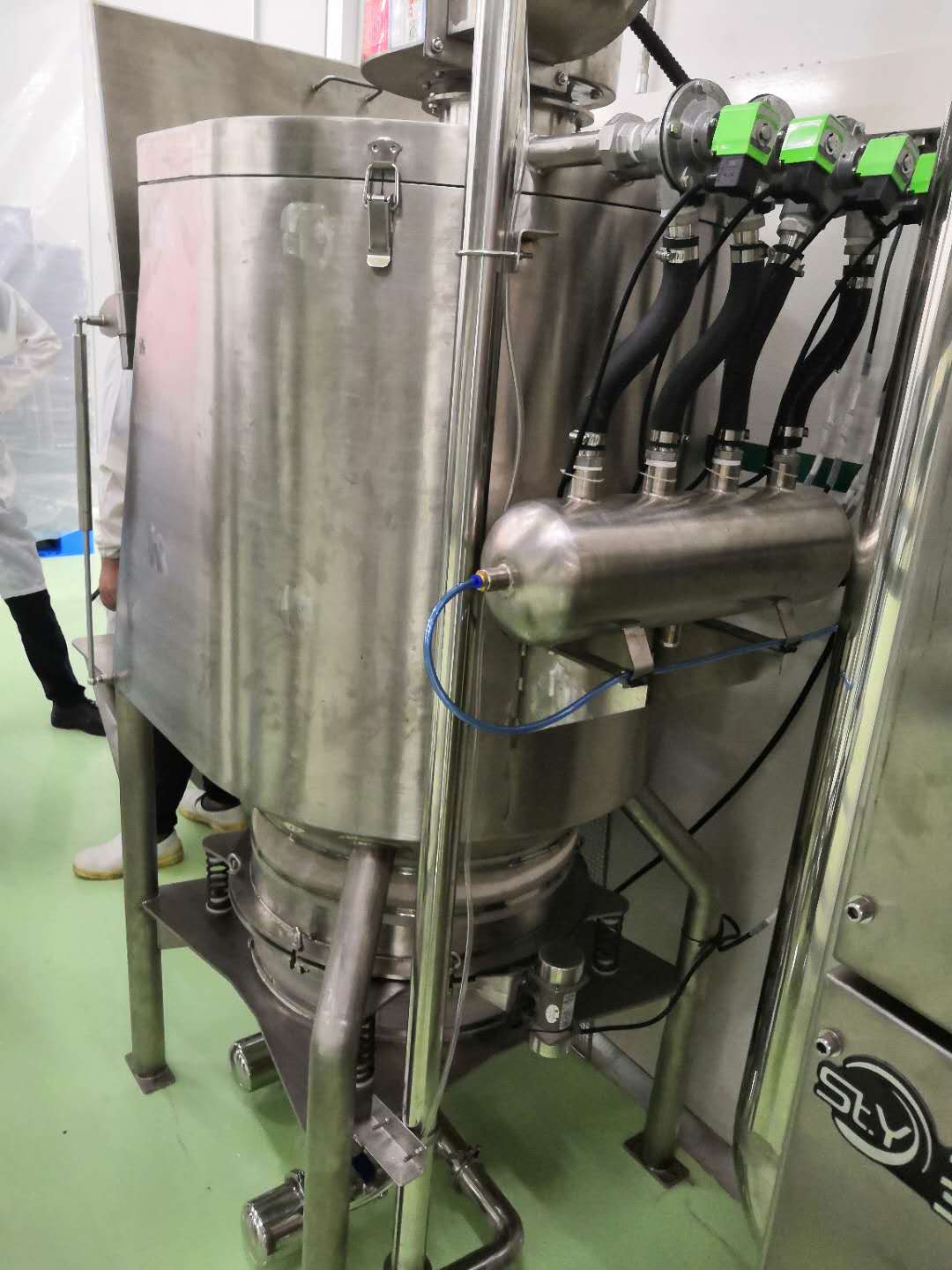 小袋無(wú)塵投料站用于流動(dòng)性差的物料投料出料工況